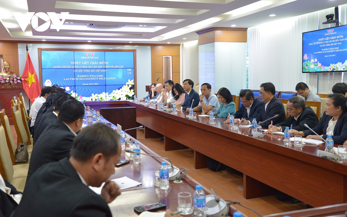 Đoàn cán bộ báo chí Lào thăm và tìm hiểu hoạt động của VOV